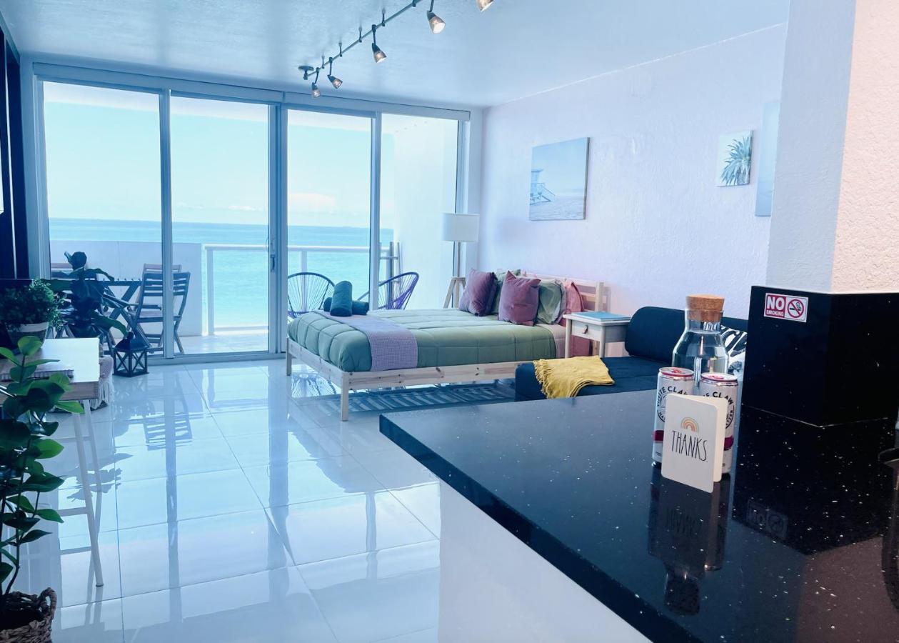 Balcony Direct Ocean Front. Free Valet Parking. Right At Ocean. Daire Miami Beach Dış mekan fotoğraf