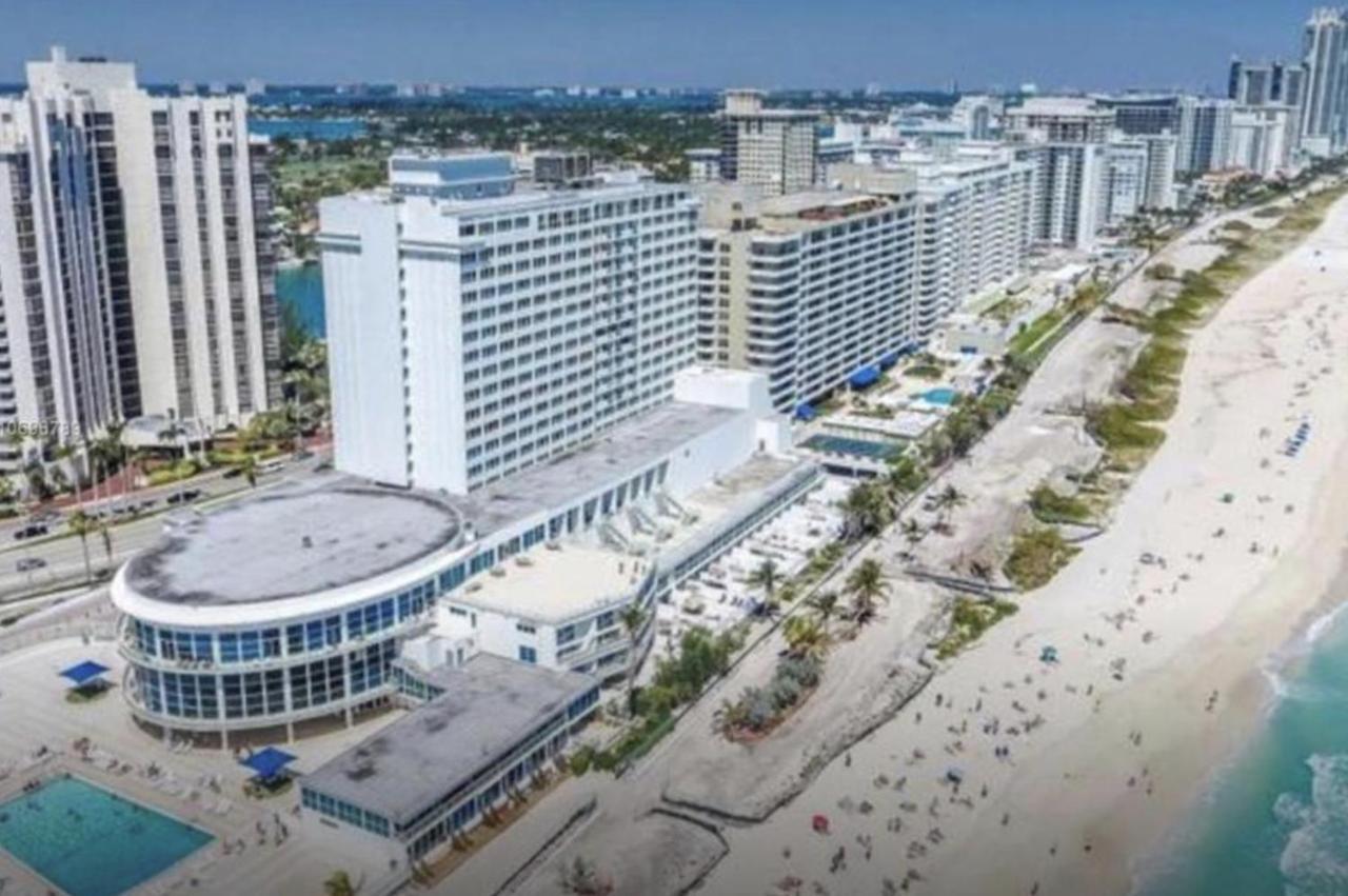 Balcony Direct Ocean Front. Free Valet Parking. Right At Ocean. Daire Miami Beach Dış mekan fotoğraf